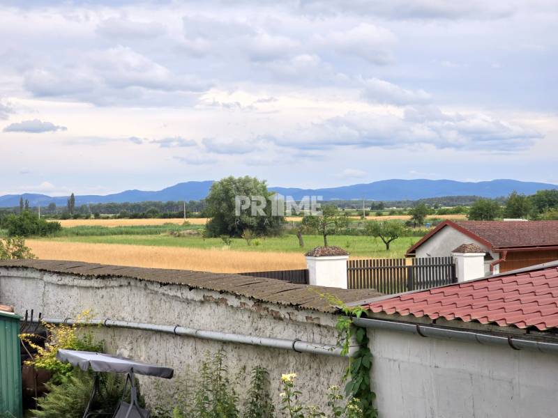 RD s veľkým pozemkom, možnosť úpravy podľa vlast. predstáv,Malé Leváre