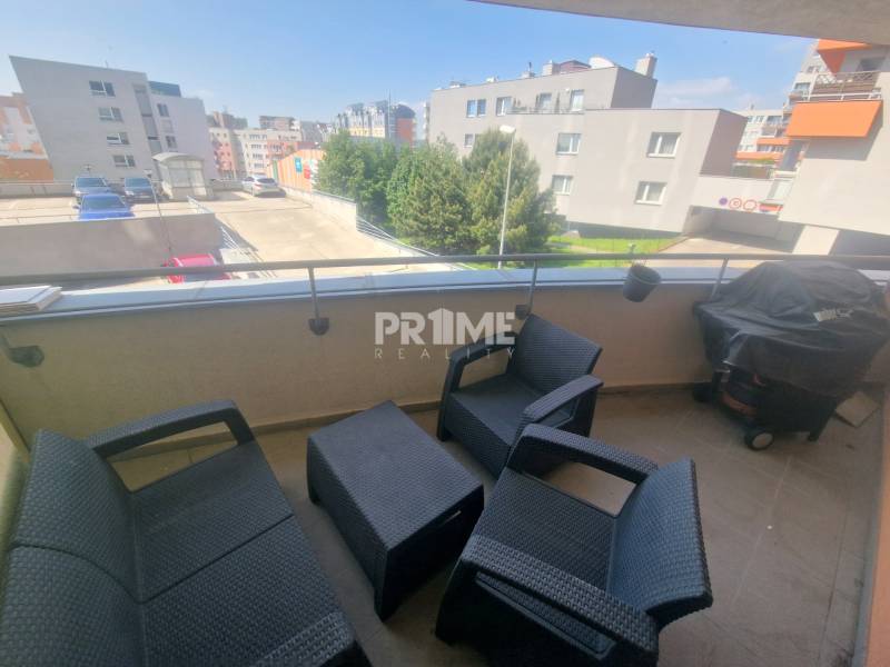 Priestranný 2i byt, 2 x loggia, parking, novostavba, Karlova Ves