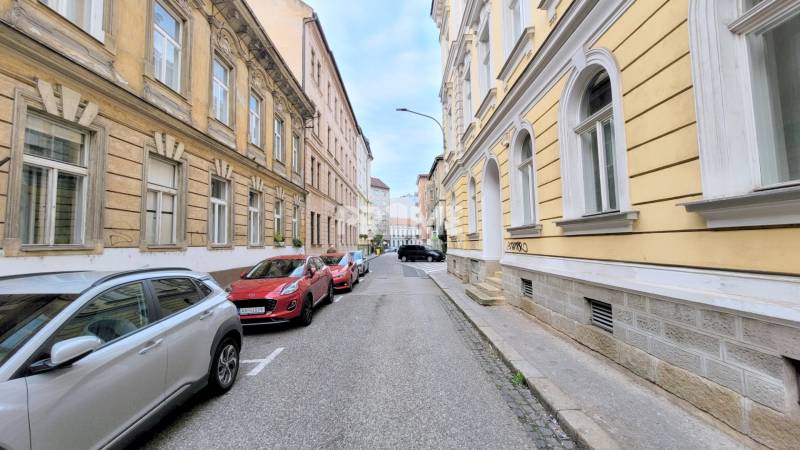 ŠTÝLOVÝ 2i byt, CENTRUM, KOPLETNÁ REKONŠTRUKCIA, Dobrovičová ulica