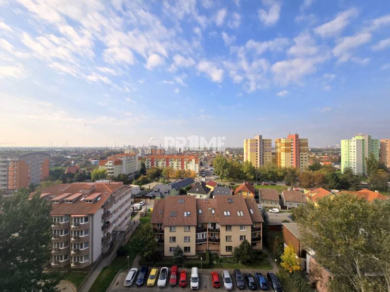 Obojstranne orientovaný 3i, loggia, zeleň, Podunajská, Pod. Biskupice